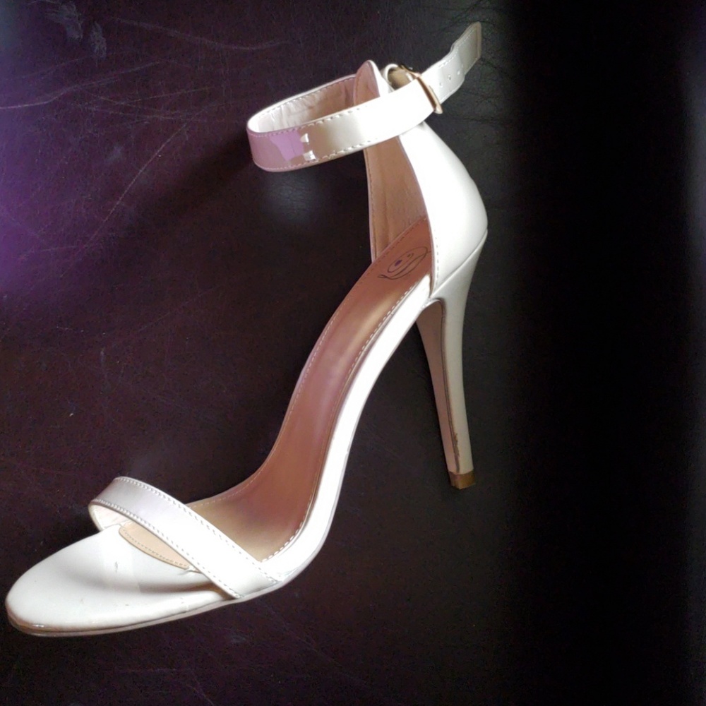 Delicious Shoes - Picture 2 of 4